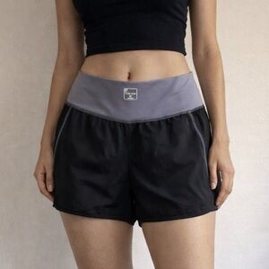 EUC TITLE NINE SIZE SMALL 4 INCH INSEAM RUNNING SHORTS WITH LINER